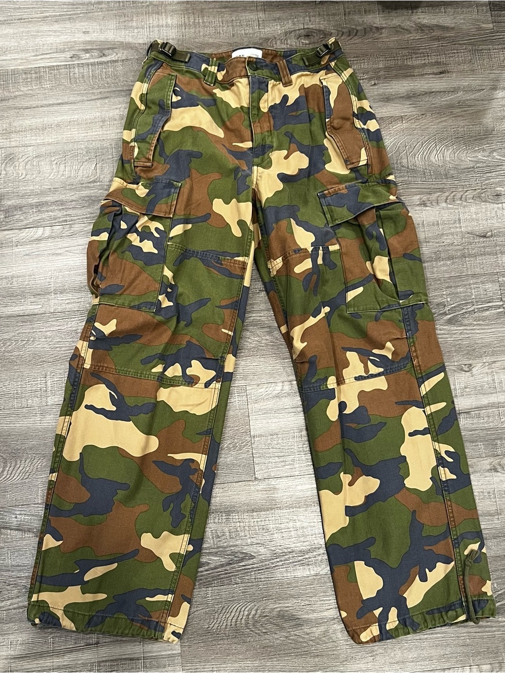 Aritzia TNA cargo camo pants